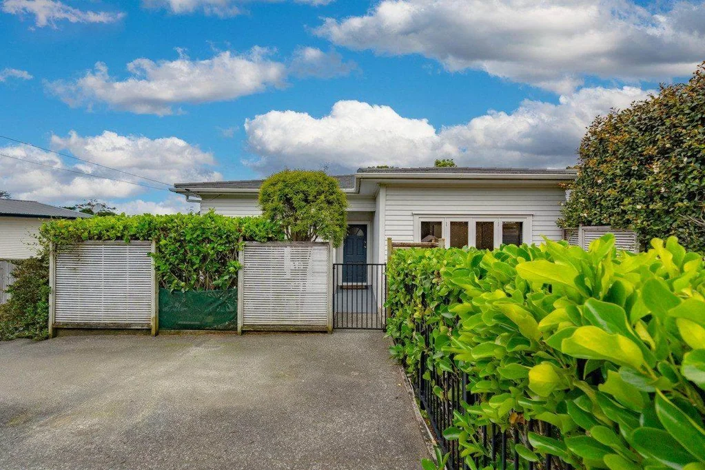 Convenient and Stylish Living in West Harbour