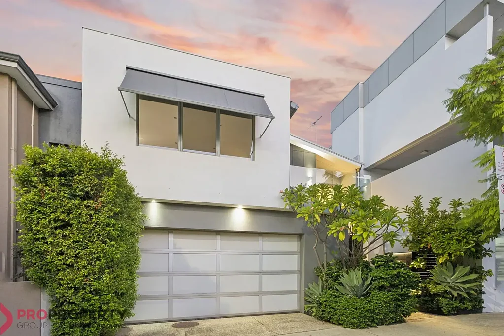 Perth 4房  CITY LIVING AT IT'S FINEST!!