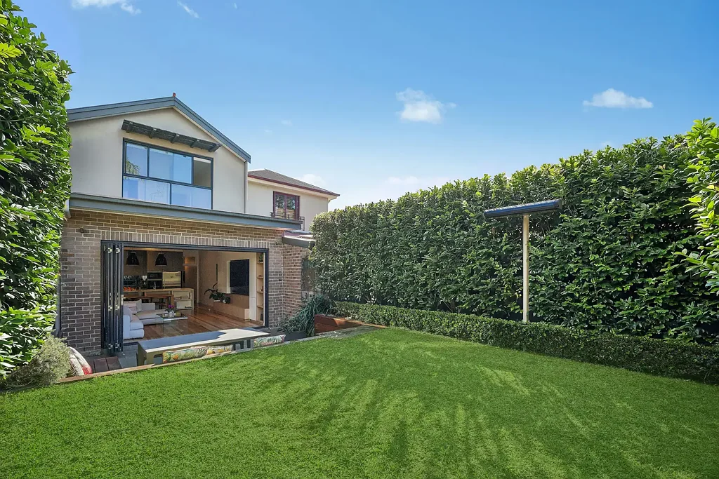 Randwick 4房 Randwick 家庭住宅，提供现代生活和无缝娱乐体验 Randwick Family Home Offering Modern Living and Seamless Entertaining