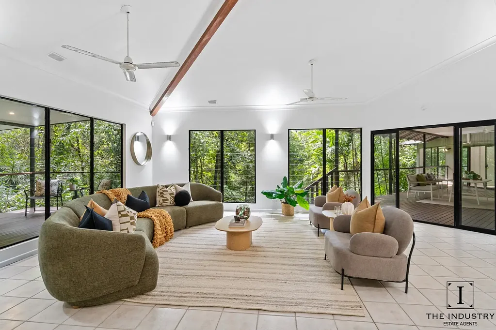 Earlville 7 Bedroom Your Own 5,899m2 Rainforest Retreat | 7 Bedrooms | 12 Minutes From Cairns City.