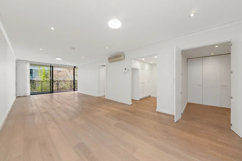 SPACIOUS 1 BEDROOM + STUDY APARTMENT!