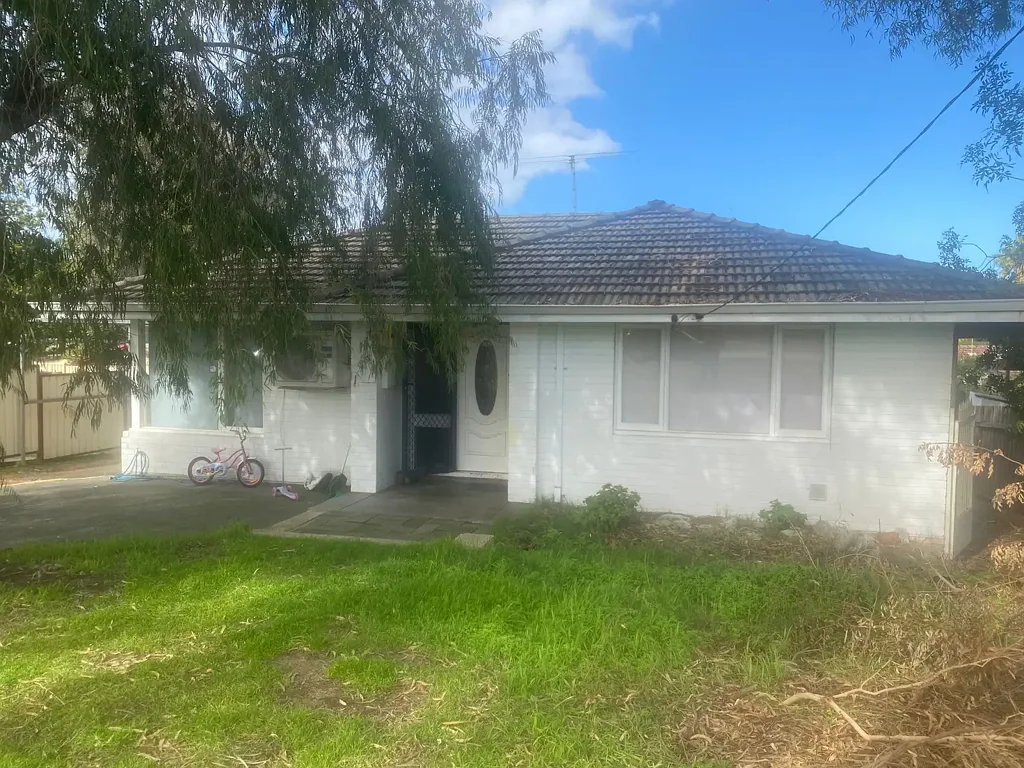 Girrawheen 3Kwarto Opportunity Knocks - Triplex Potential in Prime Location!