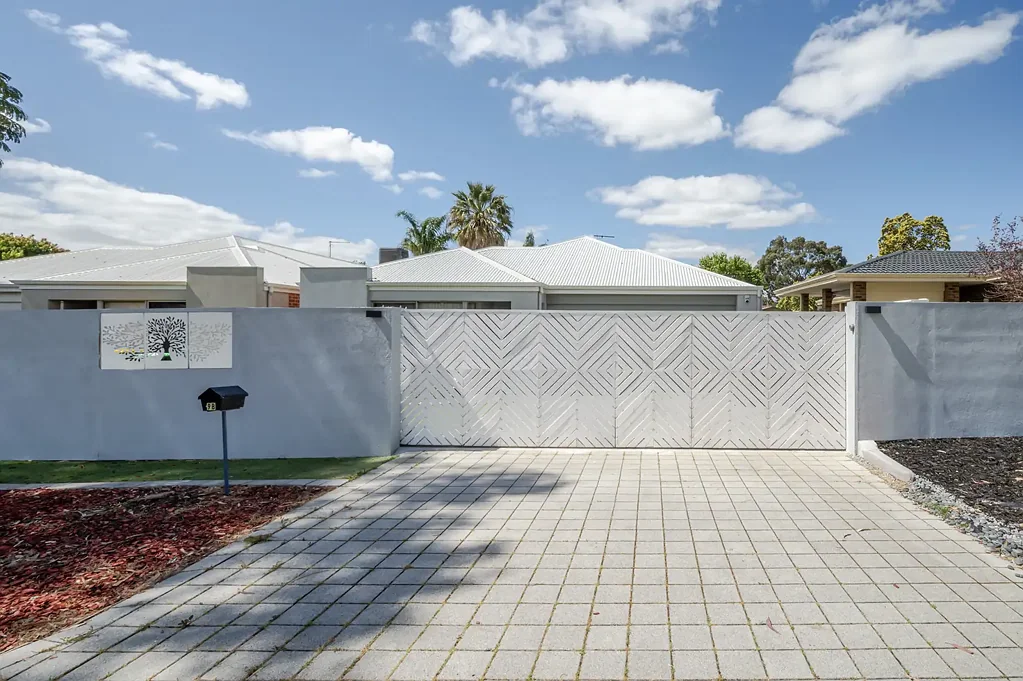 Redcliffe 4 Bedroom Spacious Family Living with Modern Comfort in the Heart of Redcliffe