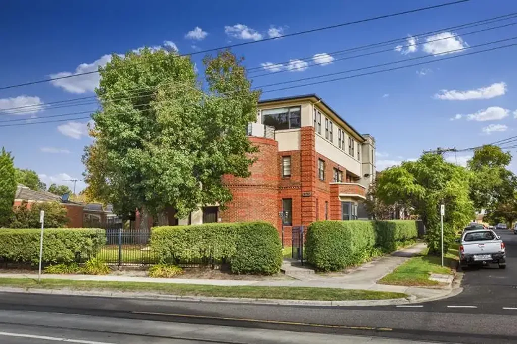 SPACIOUS PARKSIDE TWO BEDROOM APARTMENT| FLARE REAL ESTATE