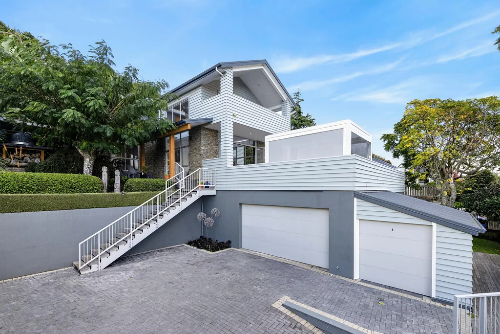 Bellevue 4房  Fully renovated family home + pool