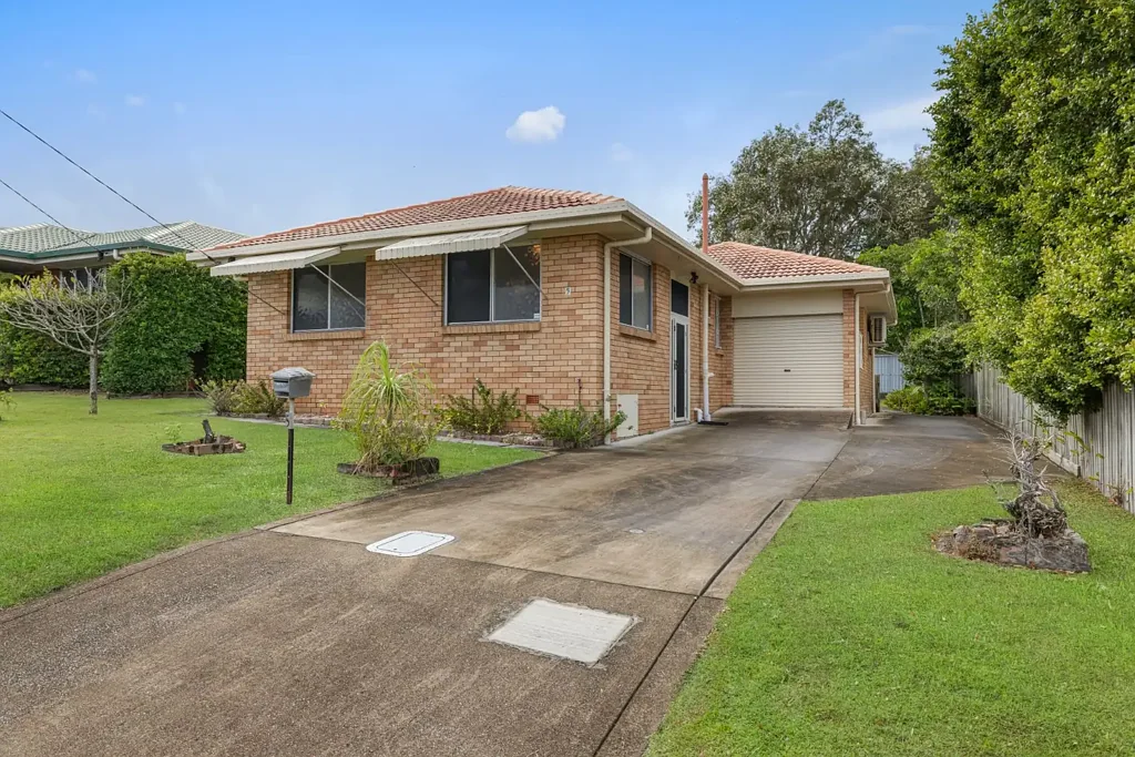 Caloundra 2房  HALF A CENTURY PRESERVED - PRIME POTENTIAL AWAITS!