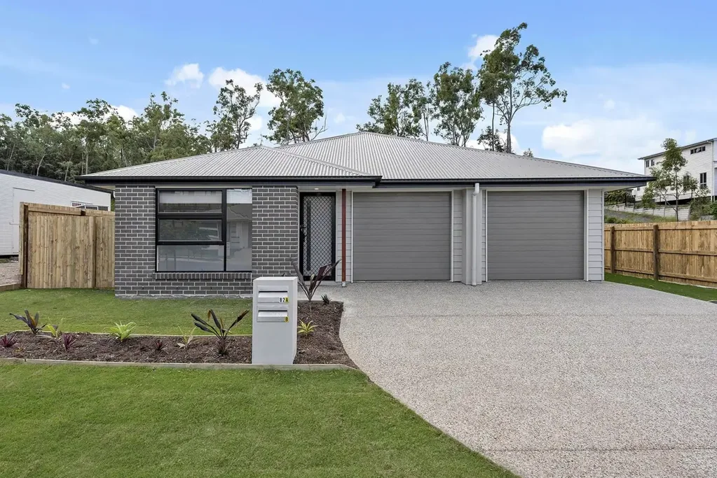 Stylish 3-Bedroom Duplex Home in Sought-After Holmview