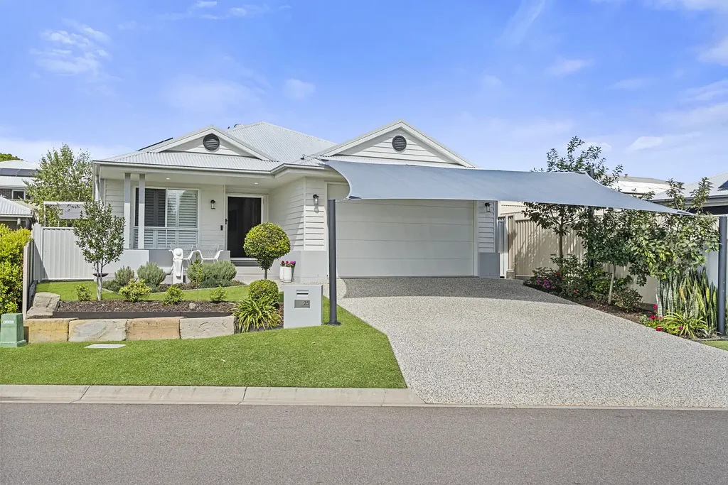 Redland Bay 3房 Redland Bay现代住宅 四年前建造 开放式布局 主卧带套间 石材台面厨房 双车库太阳能 Modern Family Living in a Peaceful Redland Bay Setting