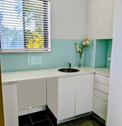 Newtown 1 Bedroom Quiet studio apartment with lockup garage in excellent location