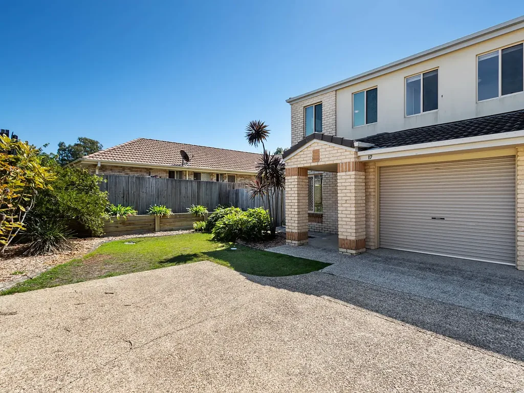 Runcorn 3ห้องนอน Quiet Townhouse at rear of Leafy Complex