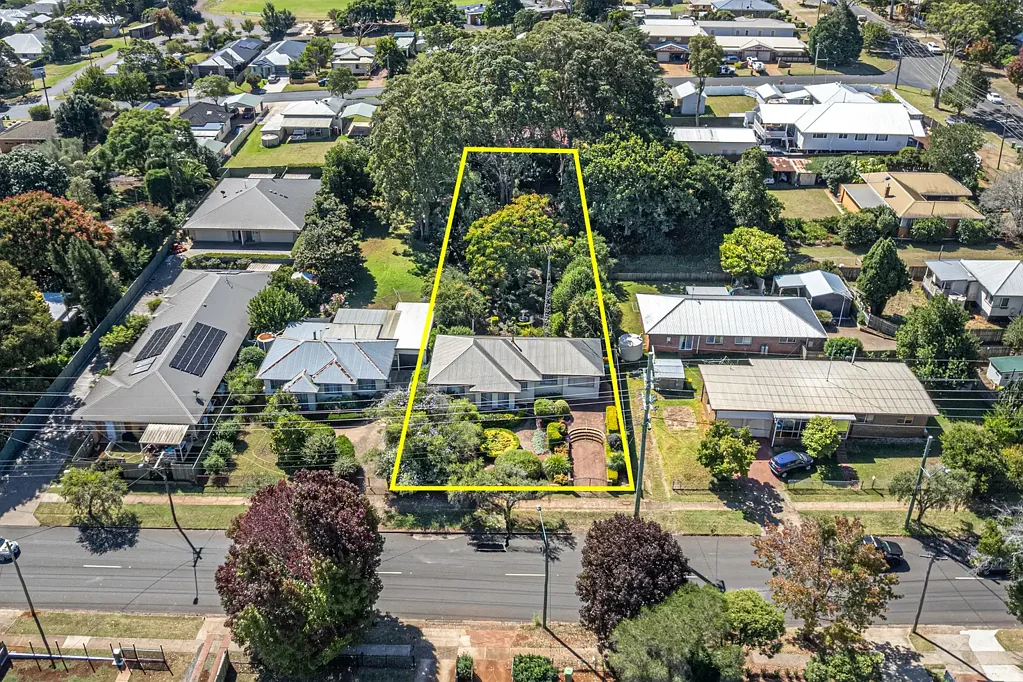 South Toowoomba 2Habitaciones Extremely Rare Property on 1606m2 - 2 Titles east of Ruthven Street!