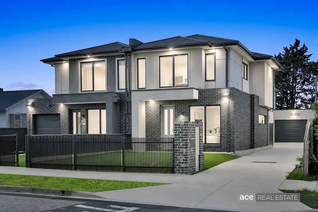 Laverton 3房 全新建筑师设计 高端生活空间 步入式衣帽间 开放式起居区 设计师厨房 双车库 氛围下照灯 低维护户外空间 Brand-New Modern Townhouse - Fresh & Stylish