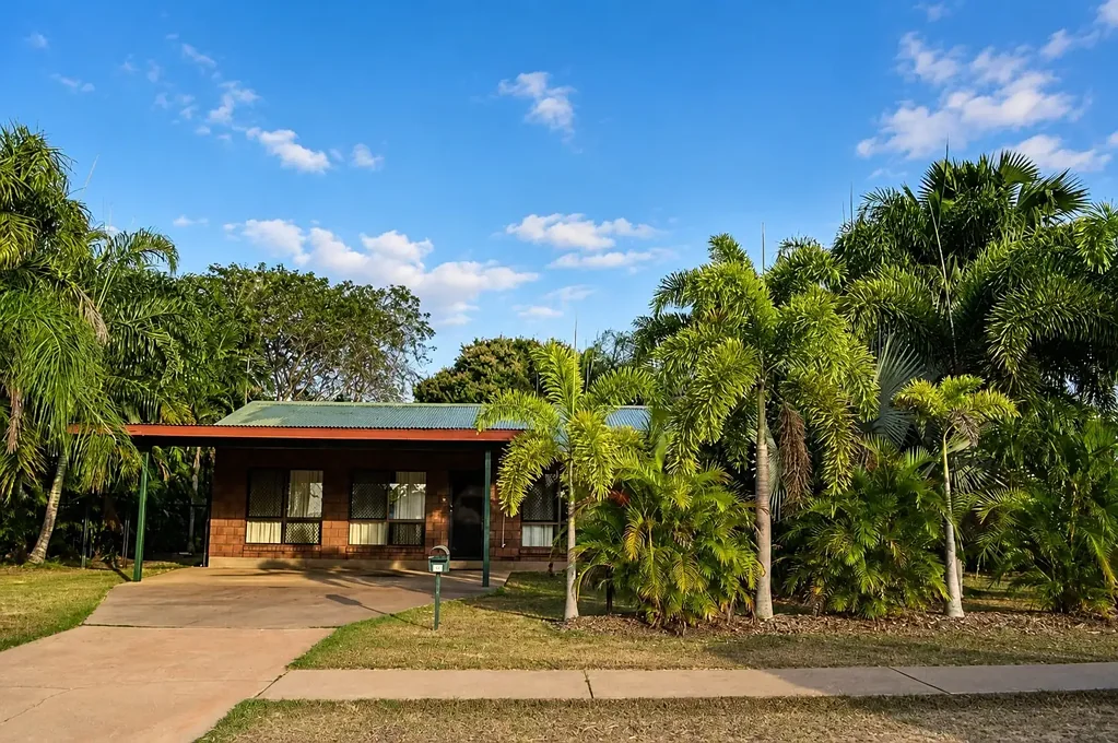 TROPICAL FAMILY HOME