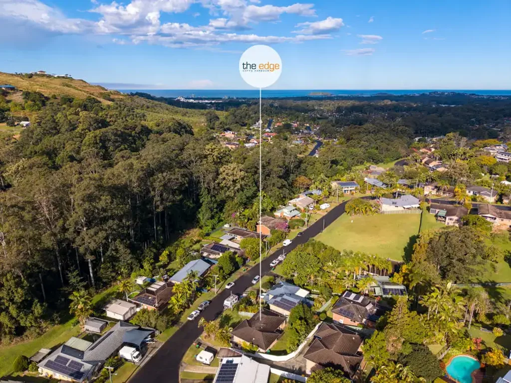 Coffs Harbour 3ਬੈੱਡਰੂਮ Elevated 3-Bedroom Home with Hinterland Views, Workshop Space and Income Potential...