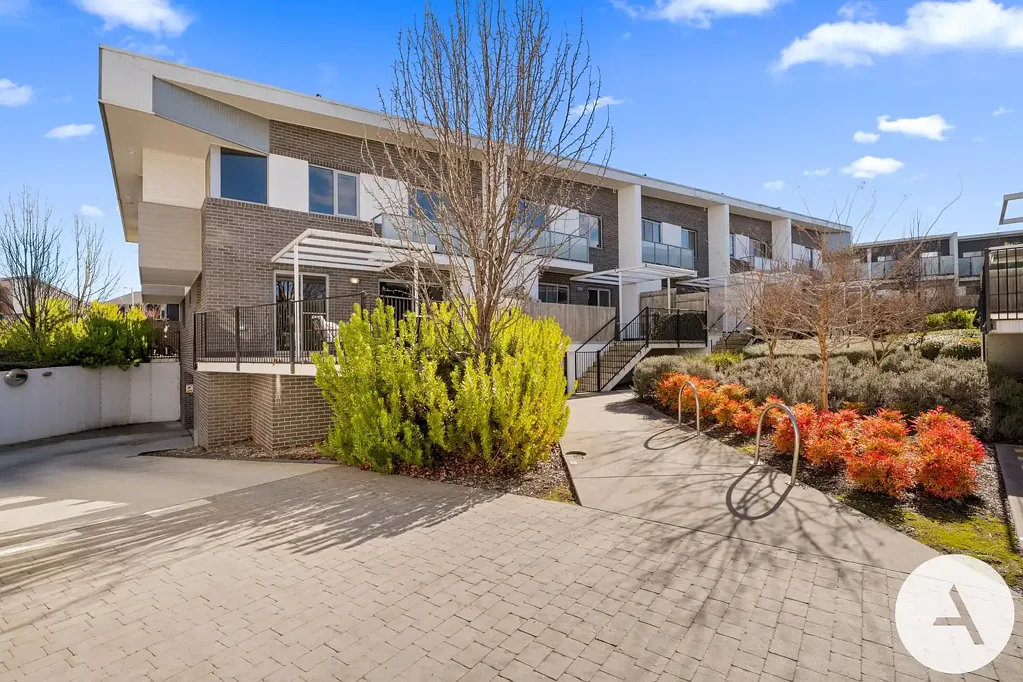 Lawson 3ਬੈੱਡਰੂਮ Light-Filled Corner Townhouse with Dual Living and Superb Outdoor Space