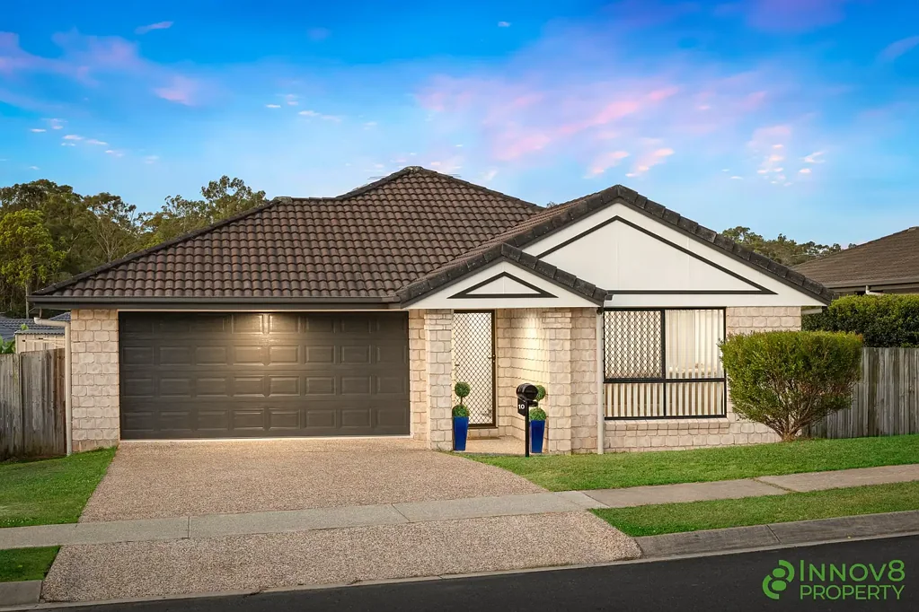 Joyner 4Kwarto Spacious Family Home On 600m2 With Two Living Areas, Side Access On Both Sides & A Generous Grassy Backyard!