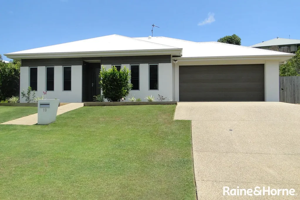 FOUR BEDROOM MODERN FAMILY HOME IN EMMADALE GARDENS!