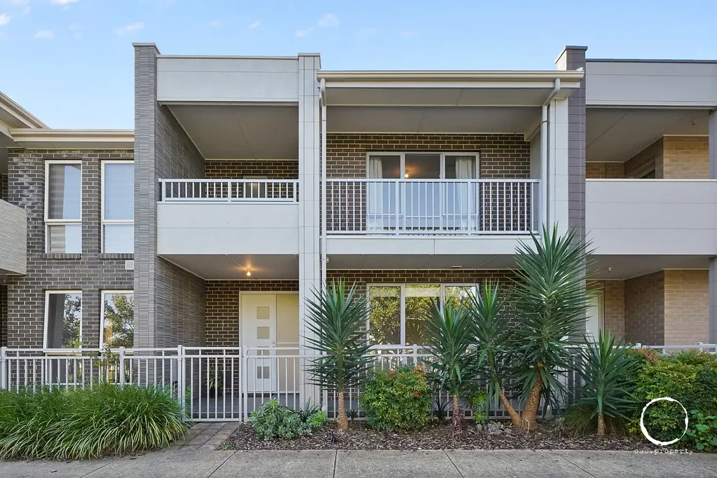 LOW-MAINTENANCE LIVING IN A PRIME LOCATION