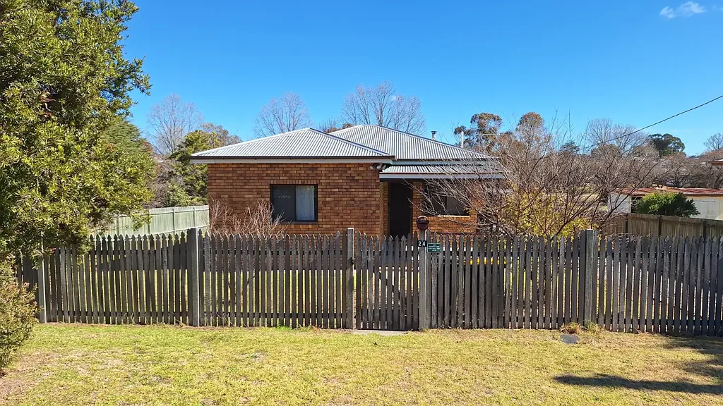Stanthorpe 3 Bedroom Very Easy Walk to Town Centre - 3 Bedroom Brick