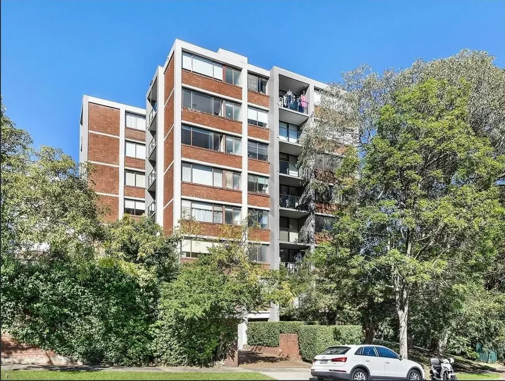 ONE BEDROOM APARTMENT - PARKSIDE POSITION & PANORAMIC VIEWS