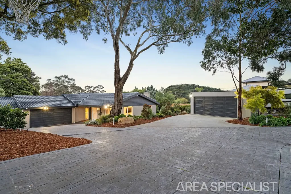Frankston South 5房 简介：奢华、生活方式与地段——三者合一 The Brief: Luxury, Lifestyle & Location - All in One