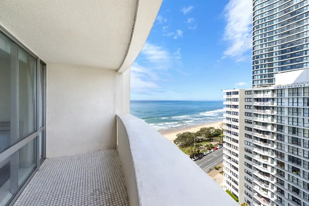 Surfers Paradise 3房  Coastal Charm Meets City Skyline Living with Pacific Ocean Views in Focus