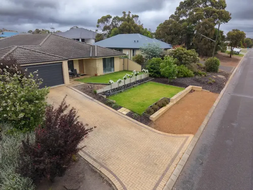 Mount Barker 4房  Versatile Family Living on a Rare Dual Block