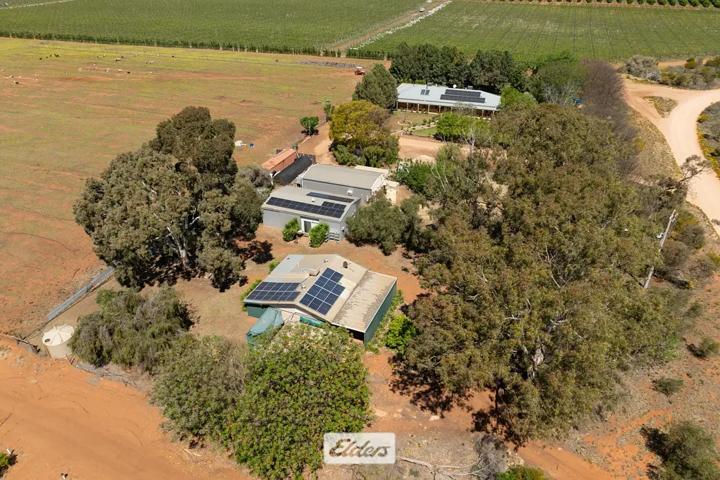 Colignan Unique Dual-Dwelling Opportunity with Income Potential or extended family