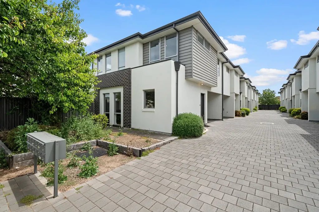 Woodville West 3침실 Sophisticated Townhouse Living On The Coastal Fringe