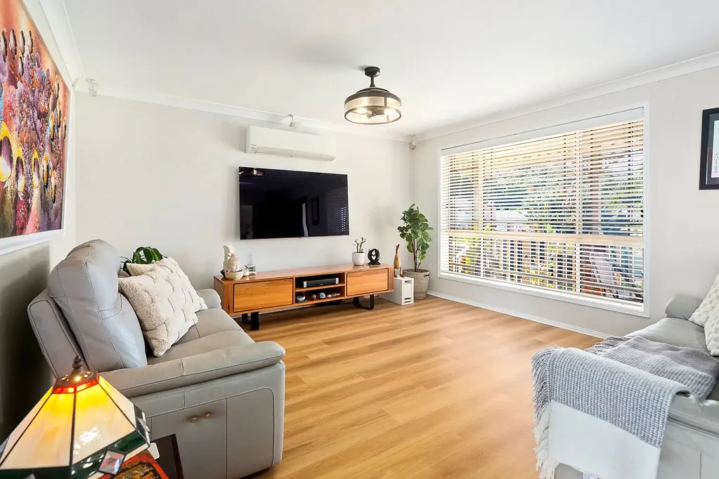 Berkeley 4房 湖景壮丽 541㎡阔地 宽敞泳池水疗 时尚布局 智能节能 宁静私密 沉浸影音 Escape to Serenity: Unwind in Your Lakeview Home with a Resort-Style Backyard!