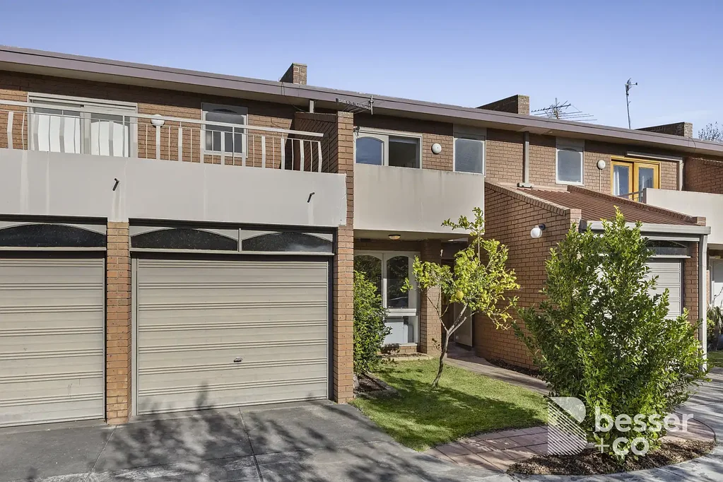 Malvern East 3 Slaapkamer Classic Proportions with Modern Comforts