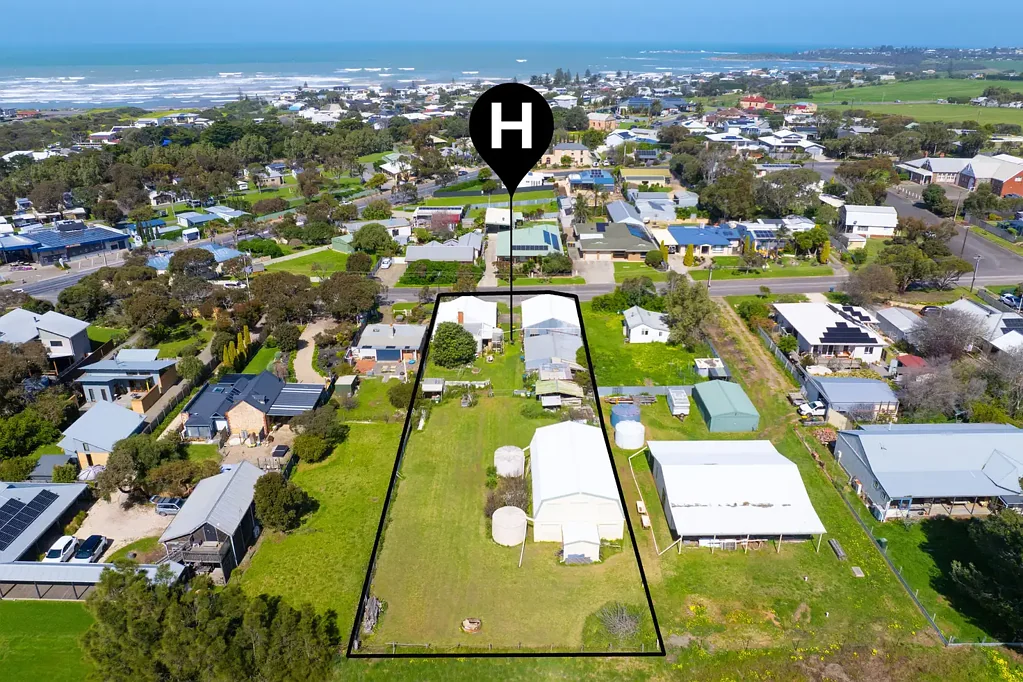Middleton 6 Bedroom Prime Location - 1/2 Acre - Incredible Opportunity!
