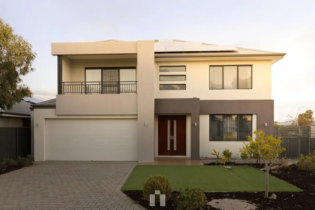 Treeby 5Zimmer Two Master Suites. Two Levels. One Incredible Family Home.