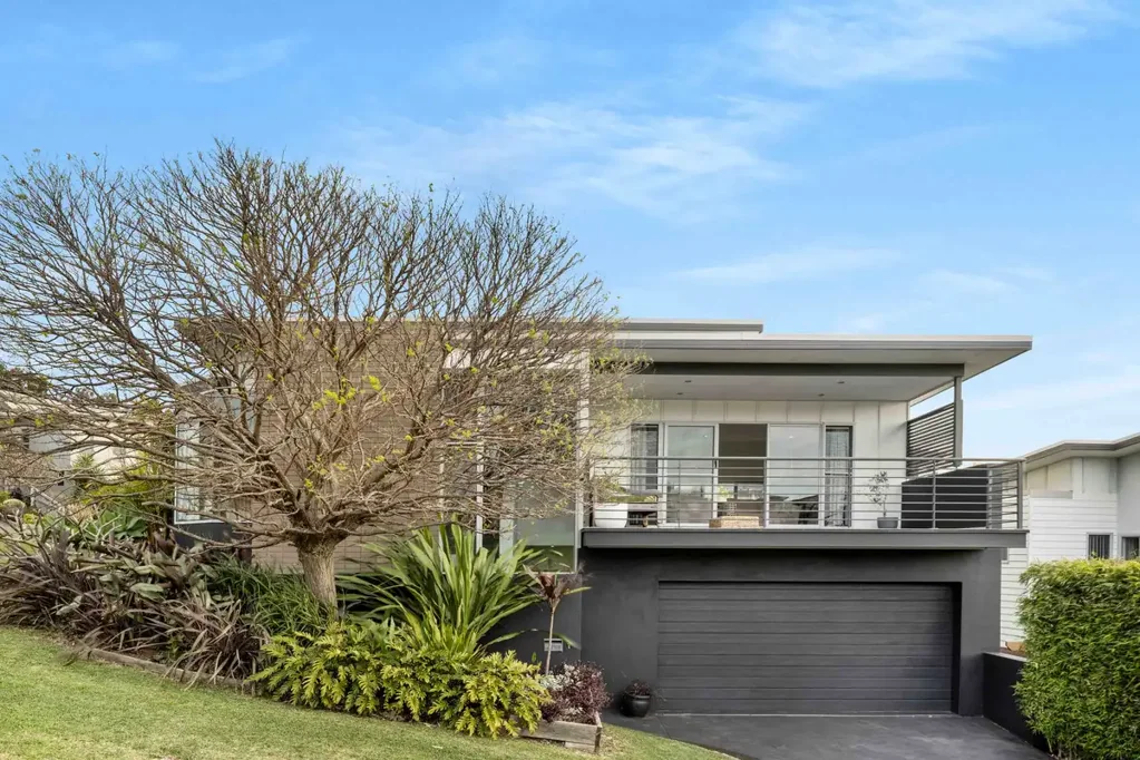 Gerringong 3房  Light-Filled Home With Escarpment Outlook