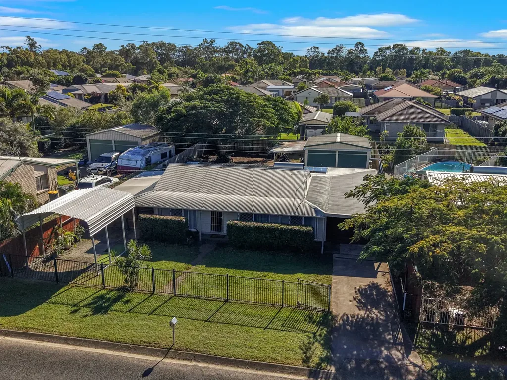 Toogoom 3ਬੈੱਡਰੂਮ Coastal Charm, Beachside Living & Plenty of Space for the Toys in Toogoom