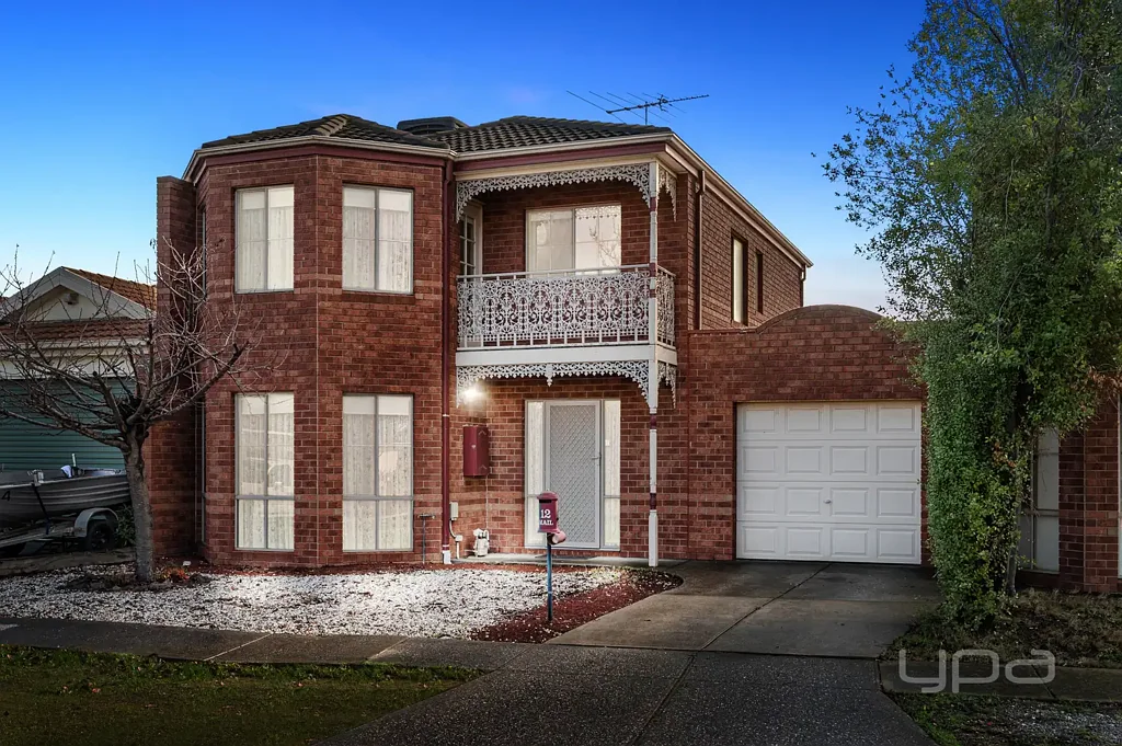 12 Waterford Way, Melton West, VIC 3337