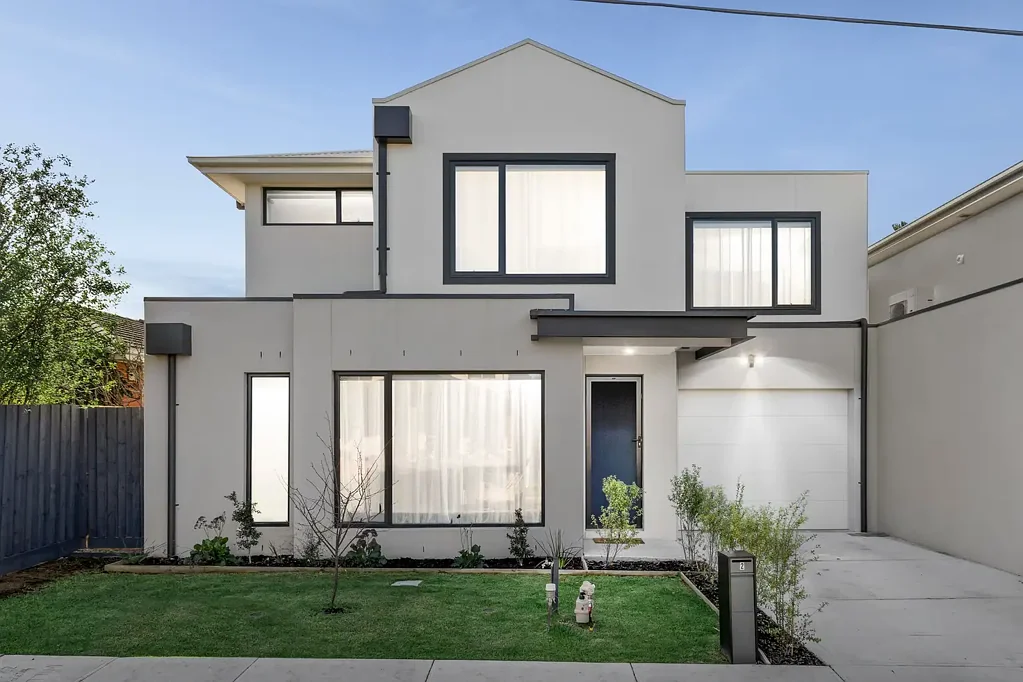 2 Linacre Crescent, Gladstone Park, VIC 3043