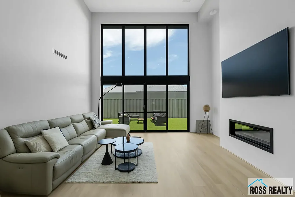 43 Winmalee Crescent, Caversham, WA 6055