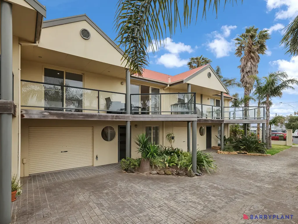 San Remo 3ਬੈੱਡਰੂਮ Foreshore Townhouse with Water Views in the Heart of San Remo