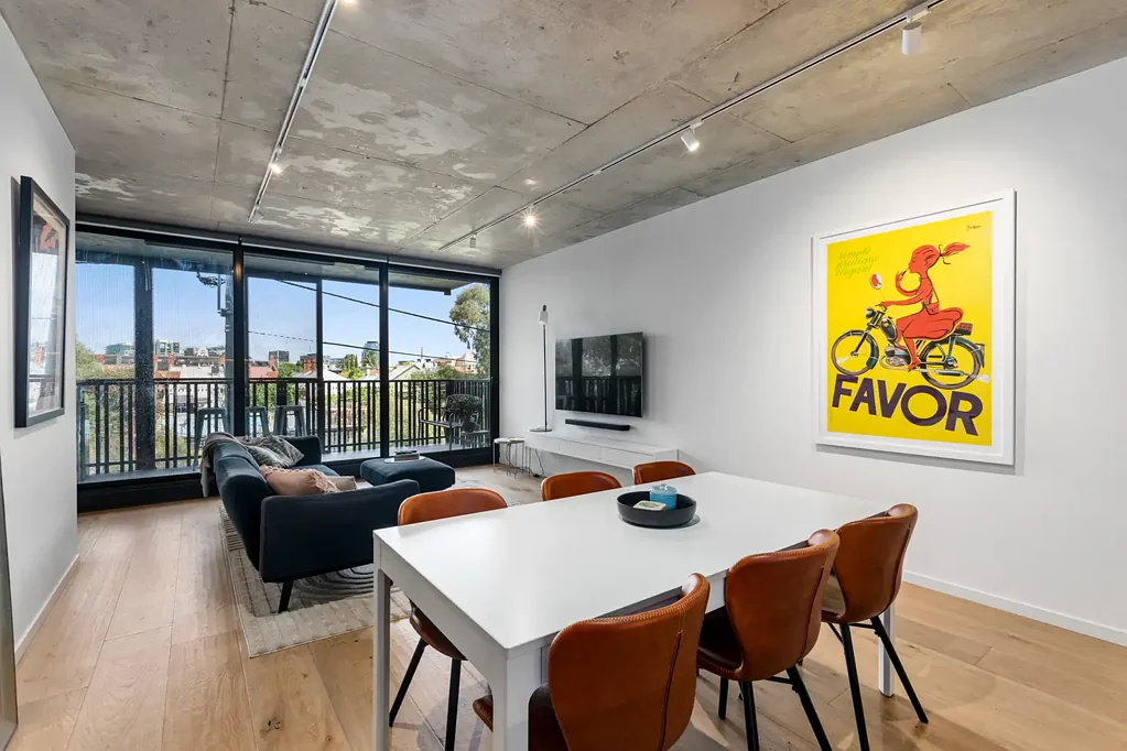 “Hunter” Living Offered Furnished Or Unfurnished