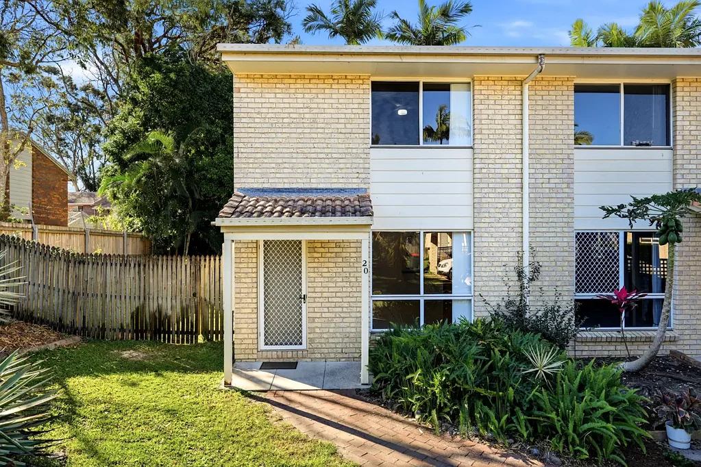 Woodridge 2Moenga VACANT In the best complex of Woodridge!