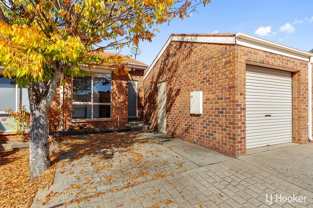 Comfortable 3 Bedroom Home with Double Parking & Pet-Friendl