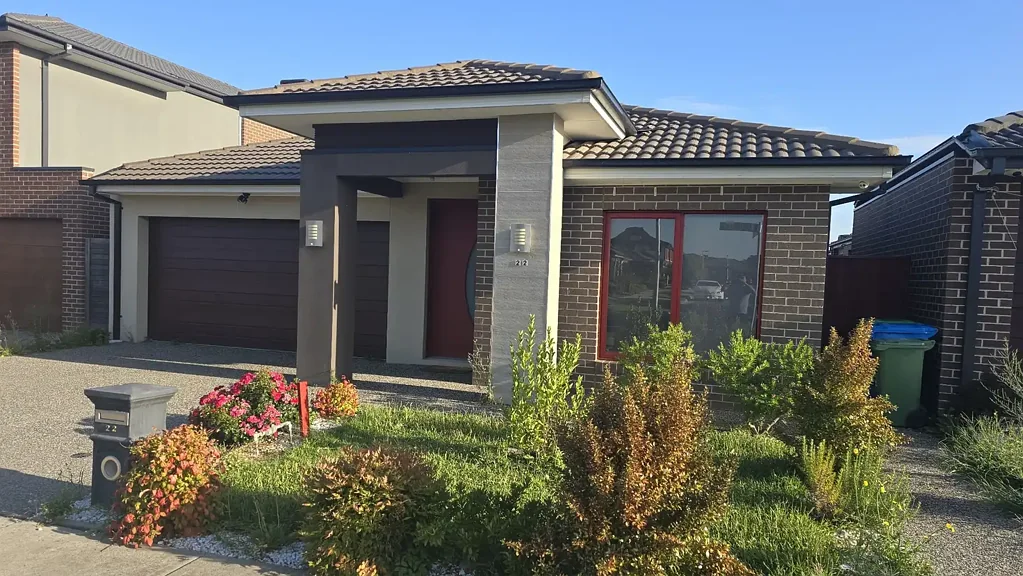 Cranbourne West: Convenient Central Living with Dual Ensuites