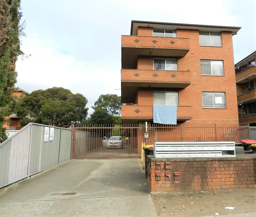 2-BEDROOM UNIT IN CONVENIENT LOCATION