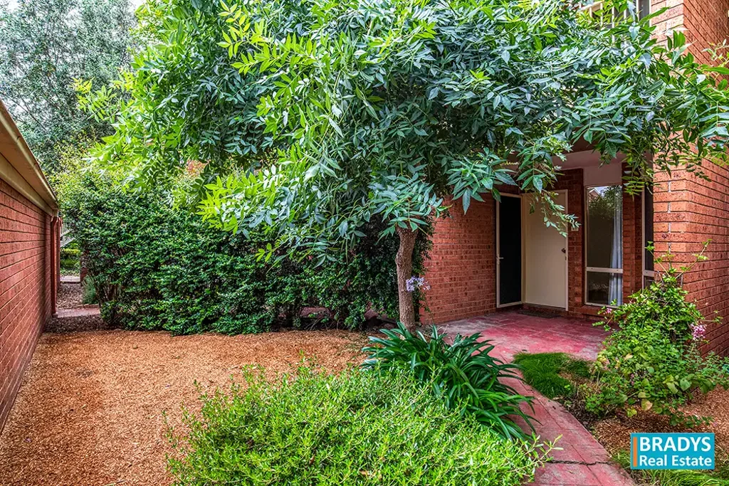 LOVELY GROUND FLOOR APARTMENT OPPOSITE CANBERRA HOSPITAL