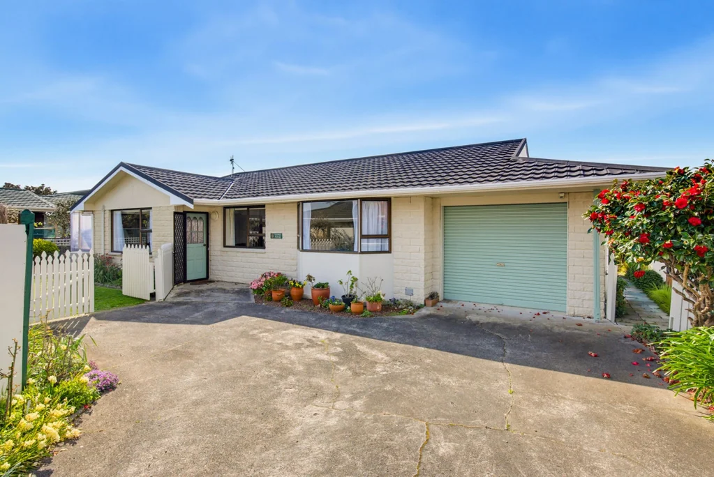Waikanae 3房  CENTRAL, STANDALONE & FULL OF POTENTIAL