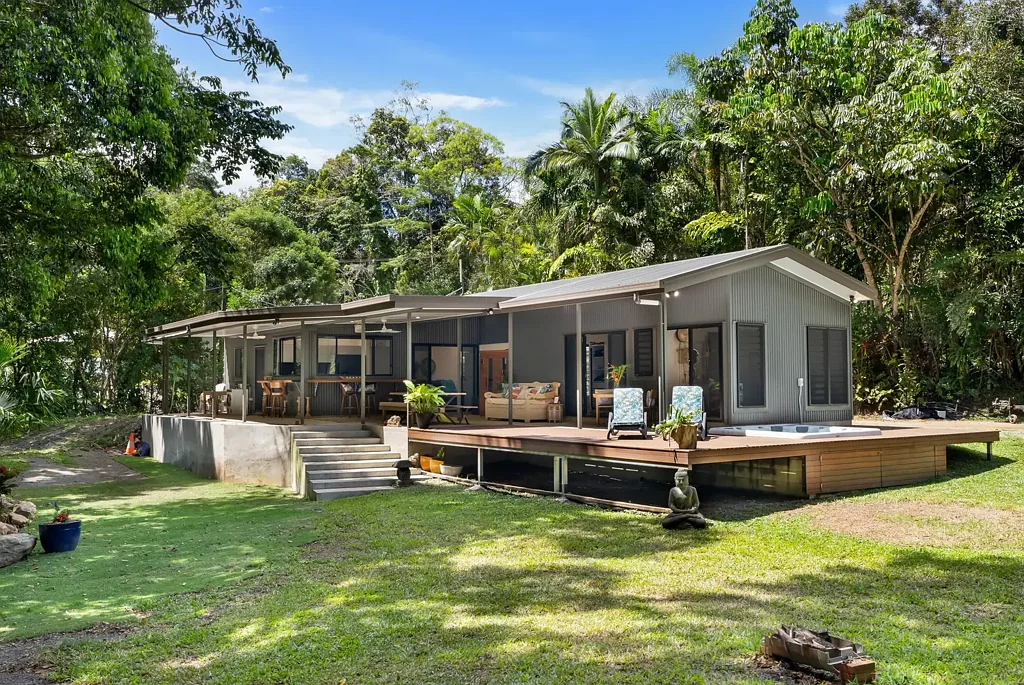 Redlynch 4Kwarto Dreaming of a freshwater creek running through your own backyard?