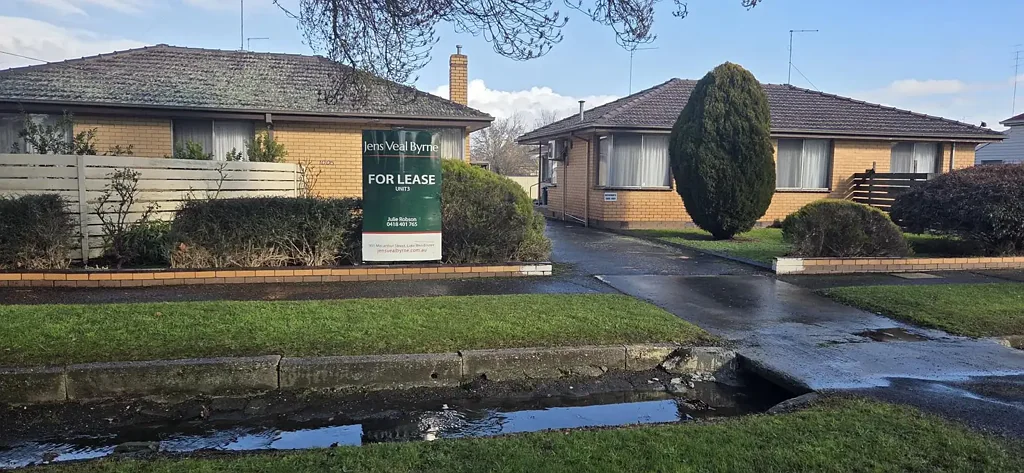 Ballarat Central, Large 1 bedroom flat, open plan kitchen and lounge, close to hospitals, CBD