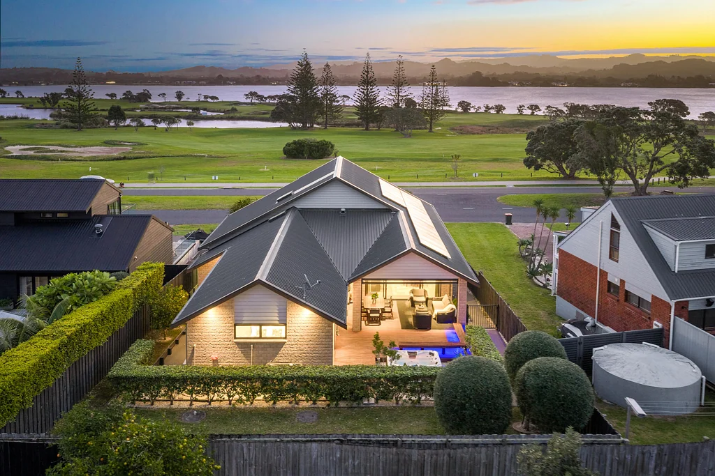 Omaha 4房  Unobstructed forever views – golfers and boaties