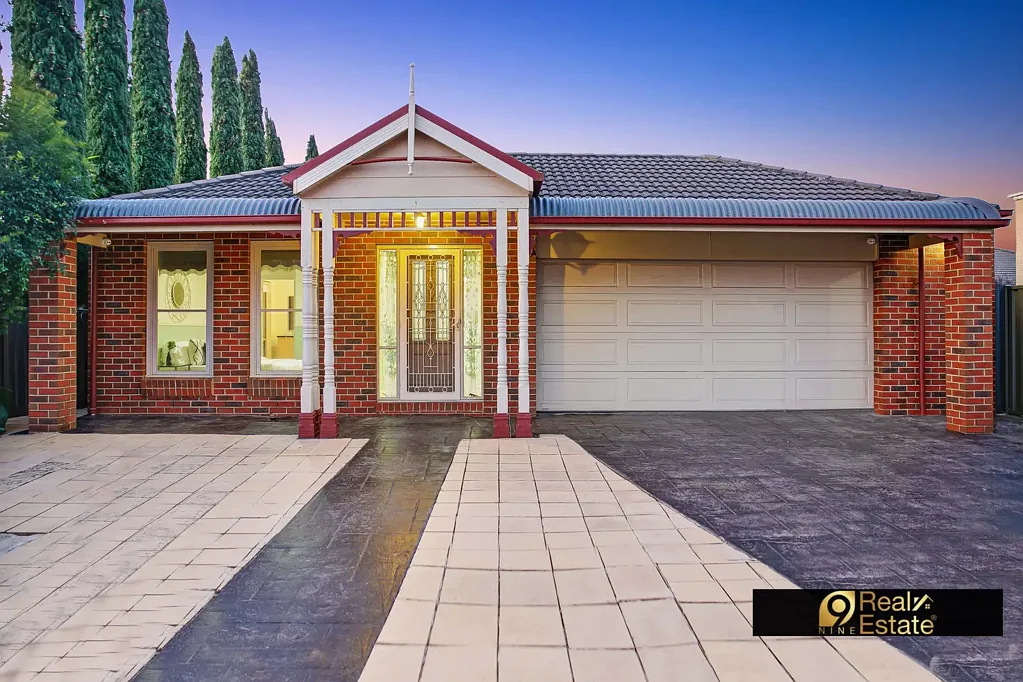 30 HEYSEN PARKWAY, Caroline Springs, VIC 3023